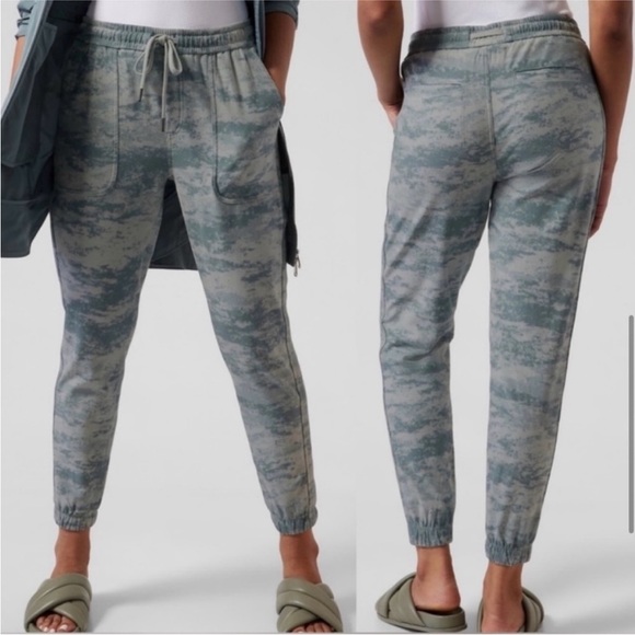 Athleta LARGE Farallon Knit Jogger Pants in Fog Camo - Picture 2 of 11